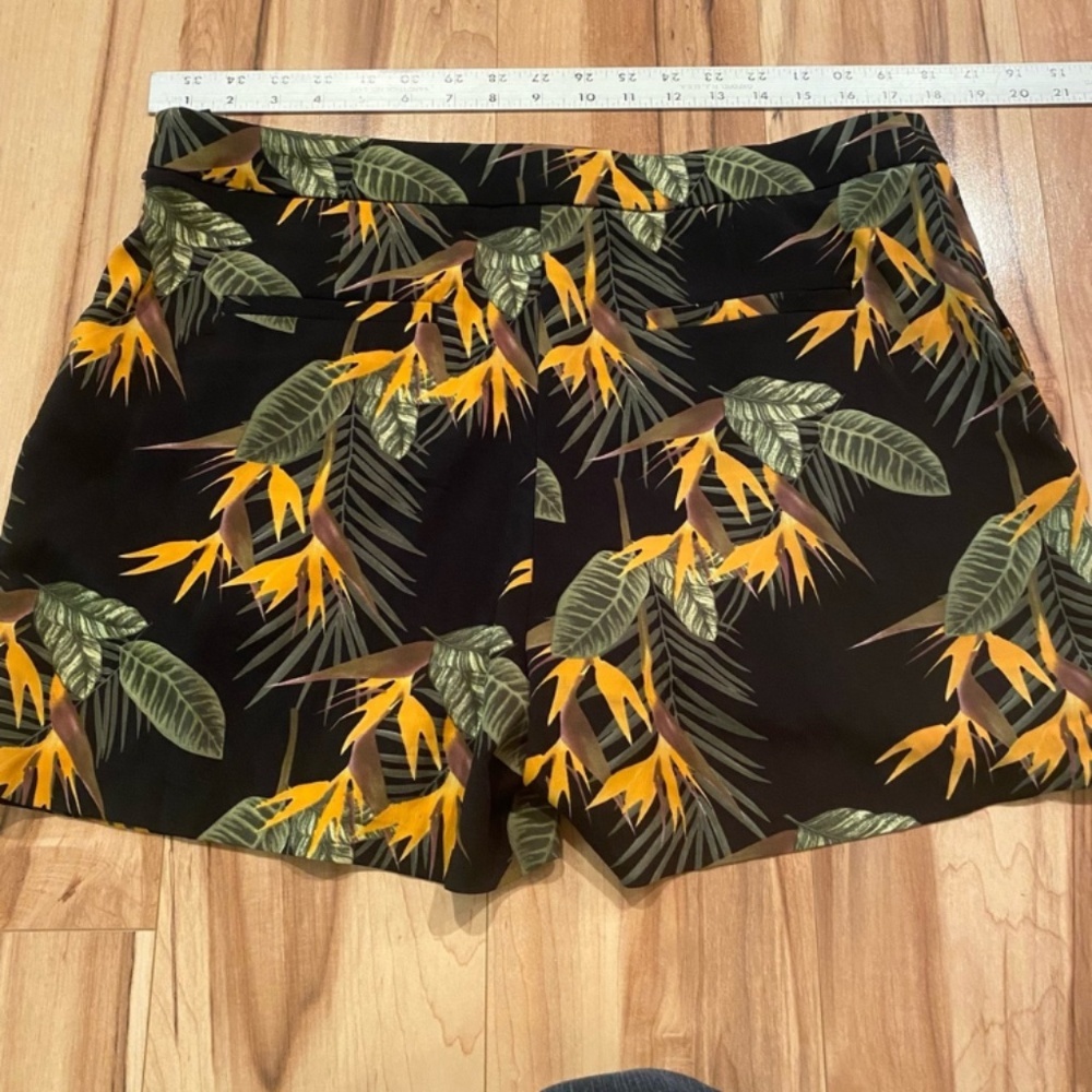 Carolina Belle Tropical print Shorts—Size 12 - Picture 4 of 4